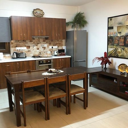 Diamond Stone Wooden Guest House Chandria Exterior photo