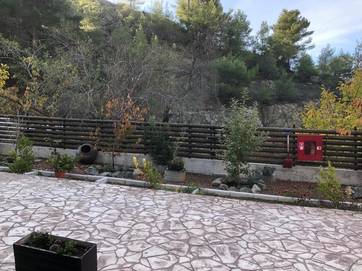 Diamond Stone Wooden Guest House Chandria Exterior photo